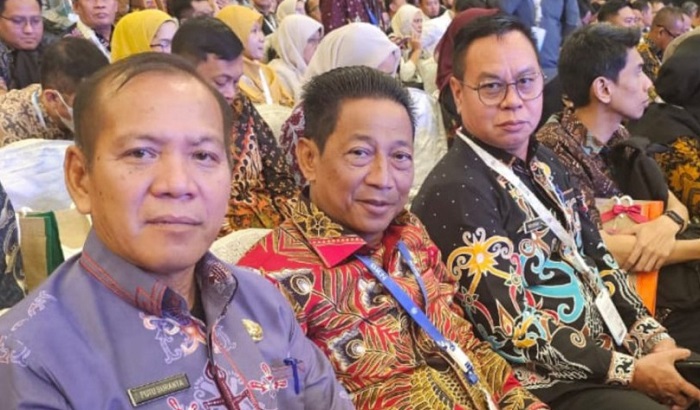 Bupati Murung Raya, Heriyus (tengah) dalam acara Rakornas Kepegawaian