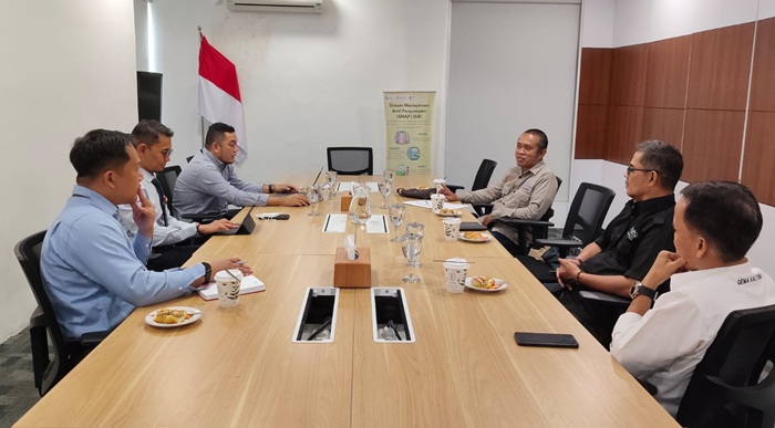 SILATURAHMI - Pengurus SMSI Kalimantan Tengah saat bersilaturahmi dengan OJK Kalimantan Tengah, Senin 24 Agustus 2026
